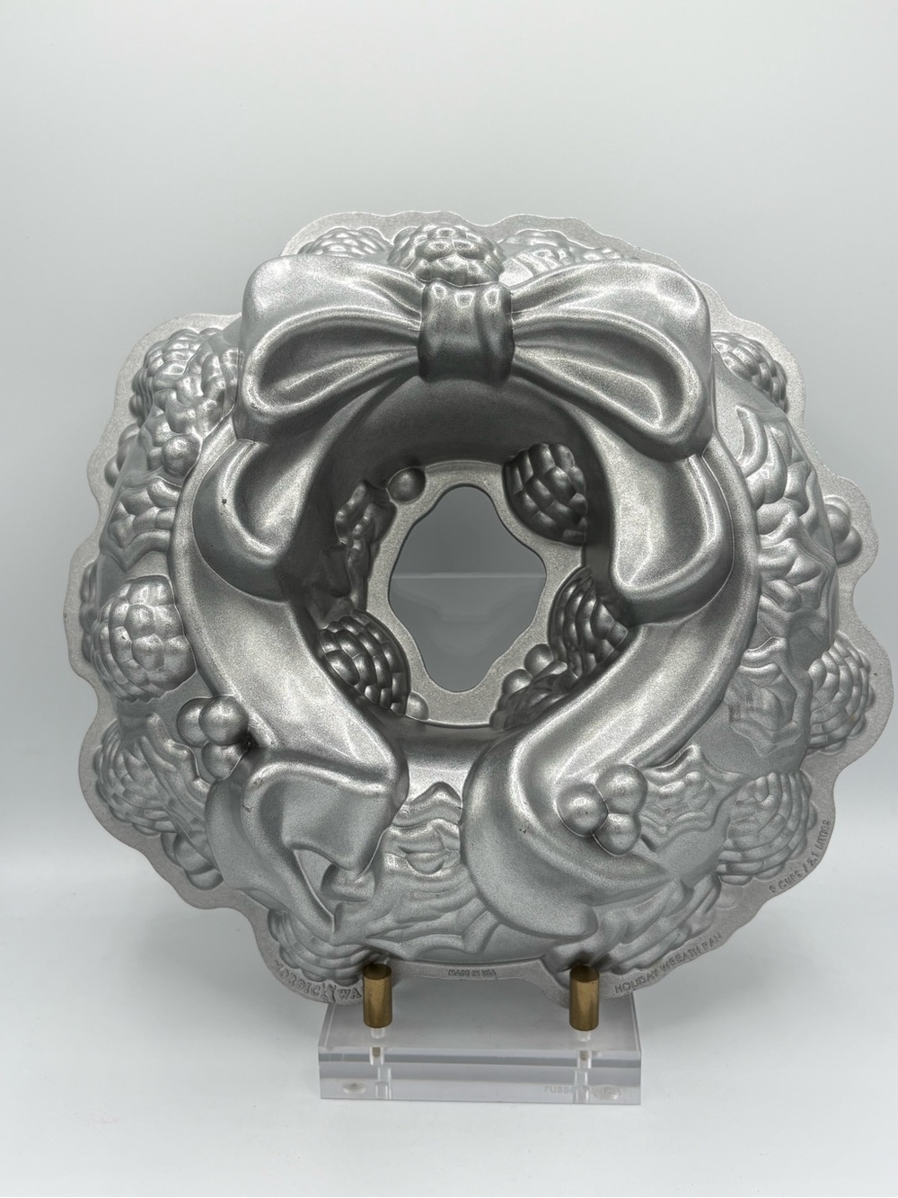 Nordic Ware Holiday Wreath Bundt Cake Pan #921 USA Cast Aluminum
